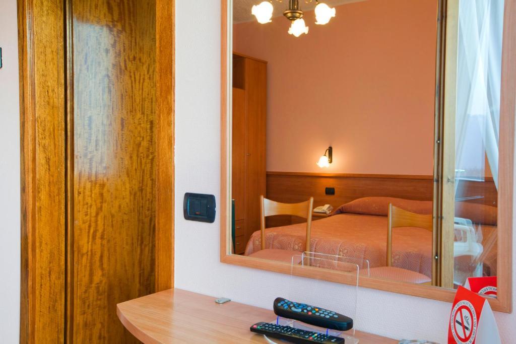 Hotel Migliorati Кастьоне-делла-Презолана Экстерьер фото