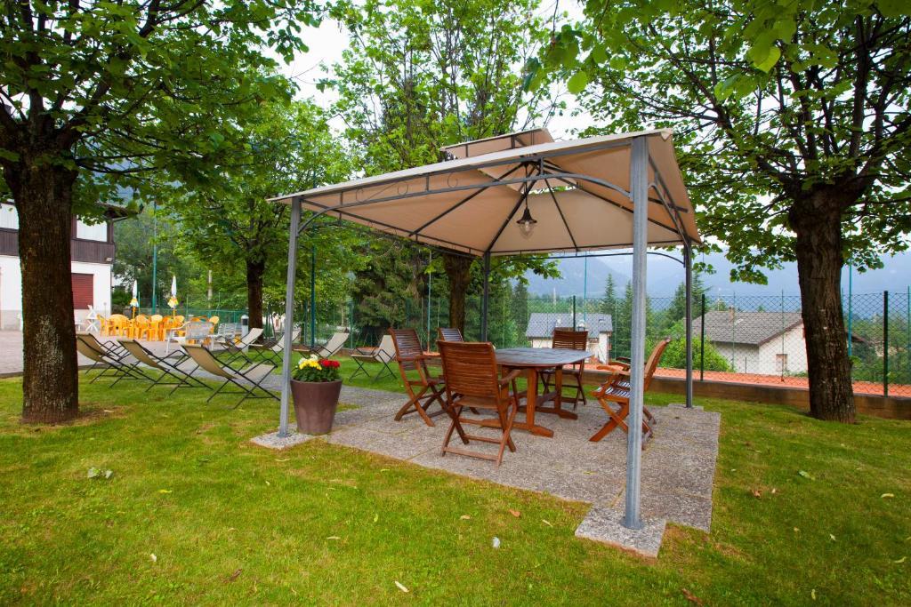 Hotel Migliorati Кастьоне-делла-Презолана Экстерьер фото